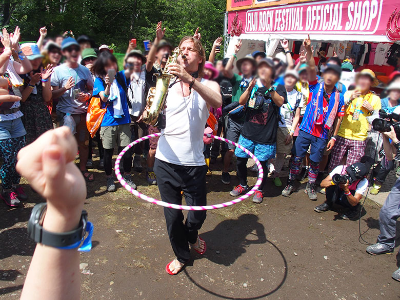 フジロックの穴場、MTVステージで様々な”距離感”を計測！#fujirock 19_P7252244