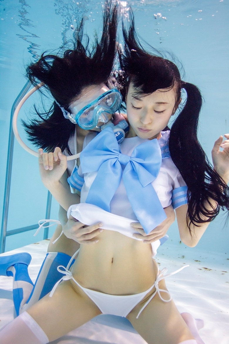 古賀学の世界『水中ニーソキューブ』水中を浮揚するキュートな女の子たち art150820_cube_15