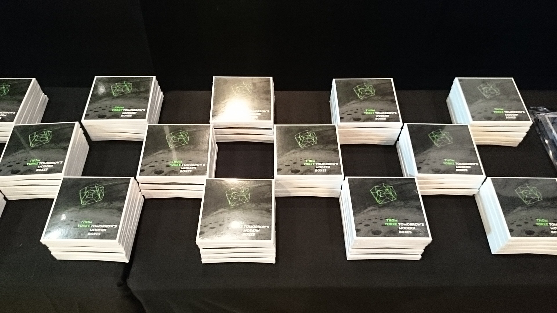 トム・ヨーク2ndアルバムの”CD”がHOSTESS CLUB ALL-NIGHTER会場でゲリラ発売！？Thom Yorke released exclusive version of Tomorrow's Modern Boxes in Japan. image1