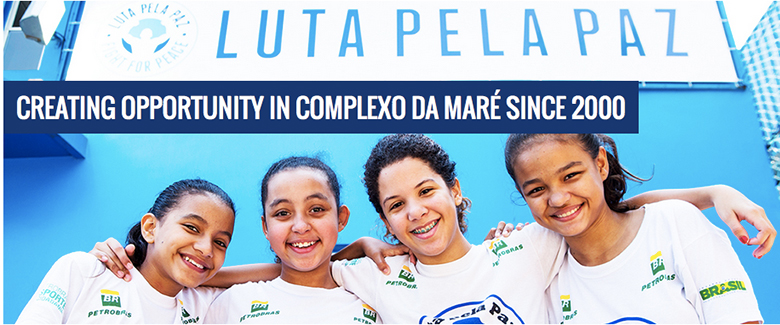 輝く笑顔達との出会い：リオデジャネイロ最大のスラム街マレ地区にて LutapelaPaz_1