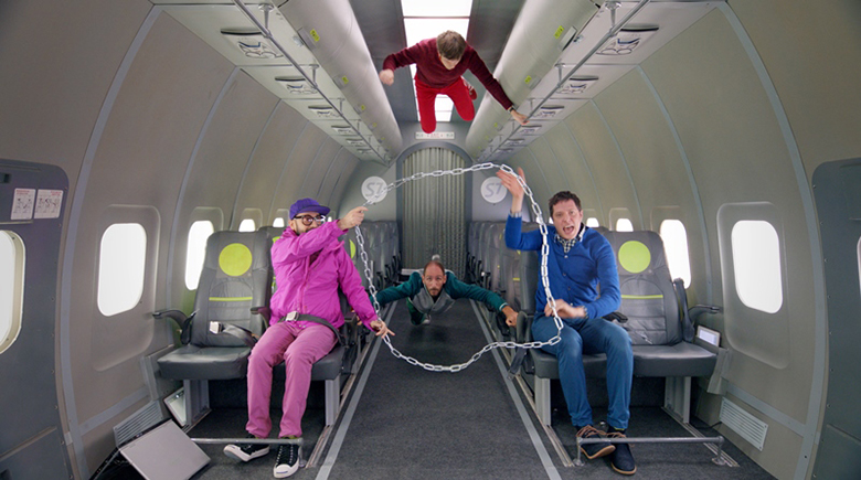 OK Go、人類史上初の無重力MVを世界初公開！ video160212_okgo_3
