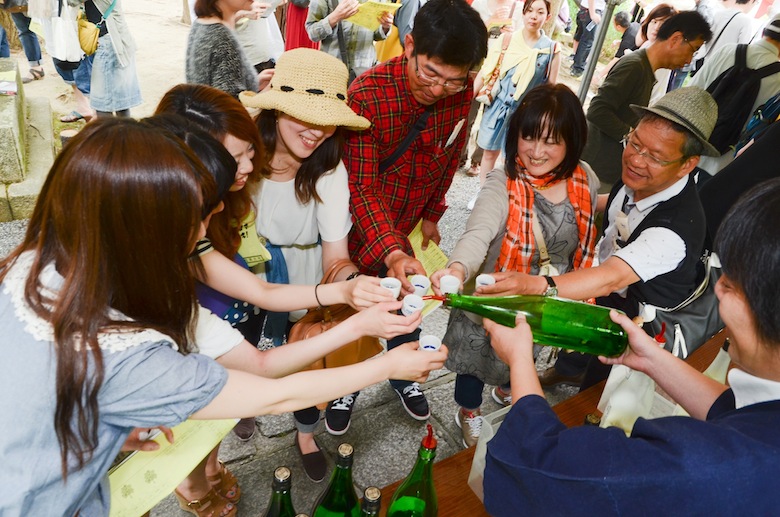 最旬の40蔵が集結！松尾大社で日本酒飲み比べイベントが開催 food160406_sakeone_2