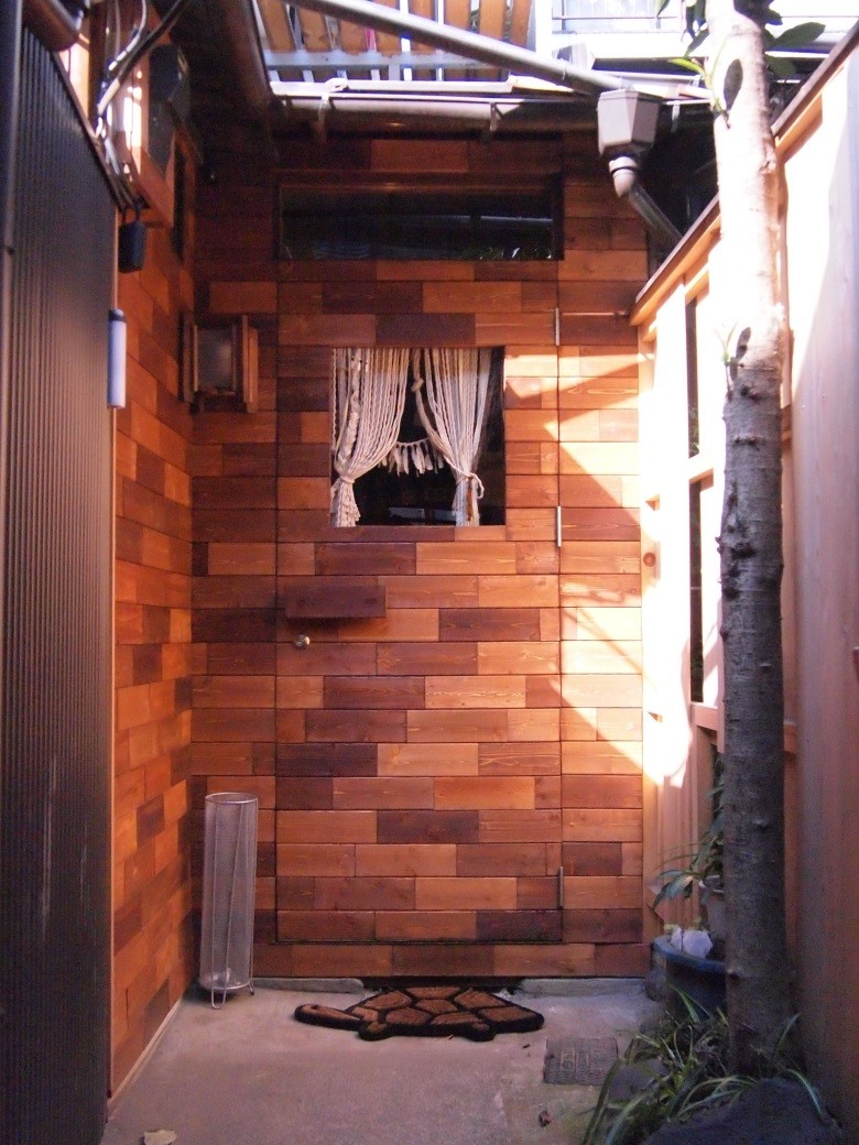 谷根千で温故知新を感じる。築100年の長屋を改装した美容室 ito_kaisougo_iriguti2-780x1040
