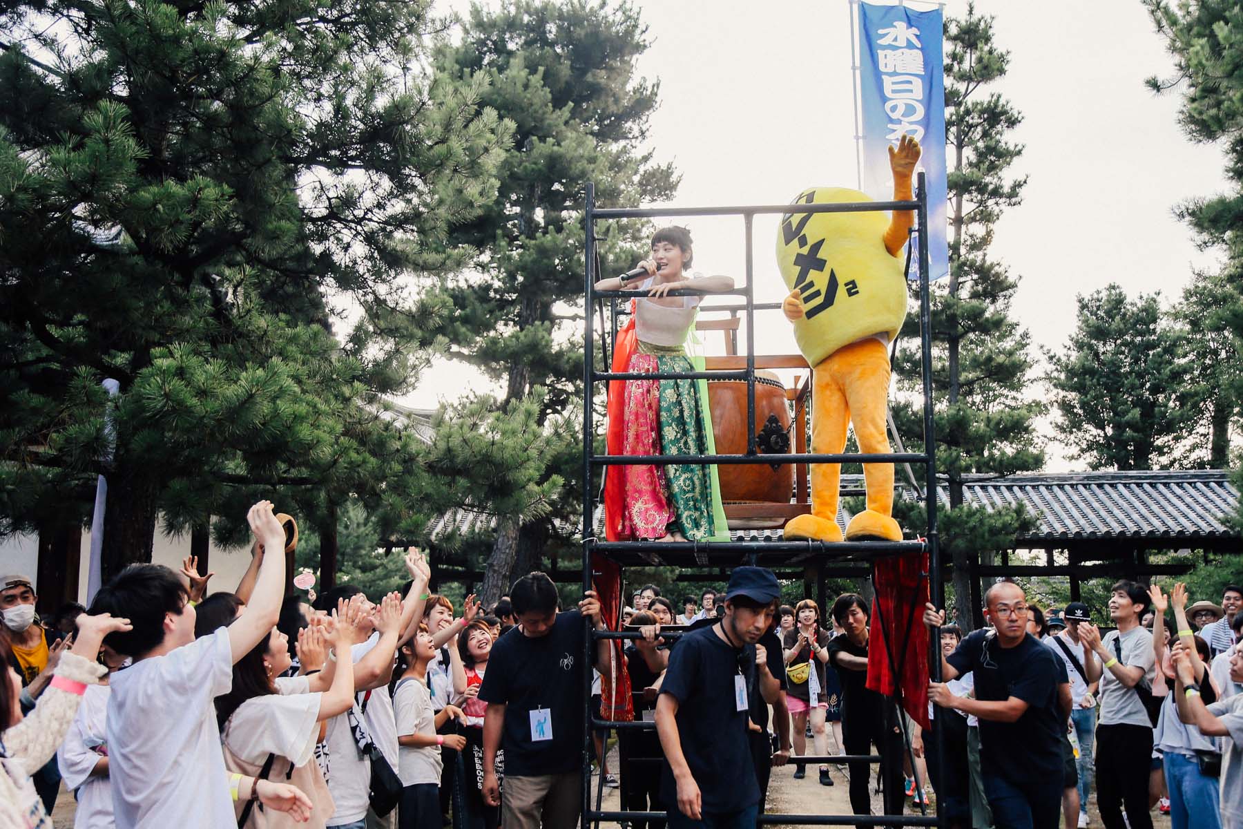 【ライブレポ】水曜日のカンパネラ、京都・萬福寺で見せた既成概念にとわられないライブパフォーマンス EF7Q1652