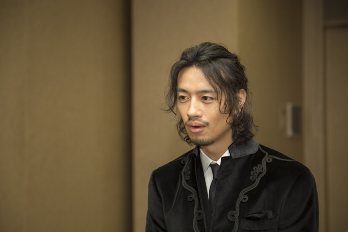 【インタビュー】NEW MOVIEのあの人。斎藤工、映画『HiGH＆LOW THE RED RAIN』 cbf92b553feb13d8a3122976d96806f0-700x467