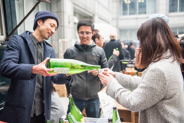 新進気鋭の酒蔵が大集合！＜AOYAMA SAKE FLEA＞で日本酒を心ゆくまで堪能！ food161016_sake_7-700x468