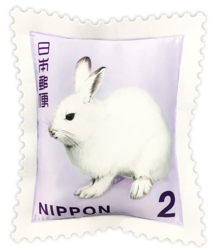 郵便切手がクッションになった！？まっしろウサギと、幻の「ふみの日」デザインも！ 9423c3ce9681f9637954707185fcaf00-700x825
