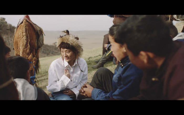 水曜日のカンパネラ、新曲“メロス”MVはモンゴルで撮影！100頭の馬、少女、コムアイ。 333090e006f8b9b829c9d70947adeabd-700x438