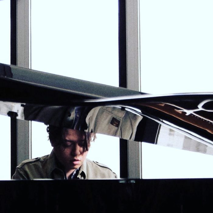 渋谷慶一郎、即興ワンテイクのみのピアノ演奏！バレリーナとコラボした、ドラマチックなショートフィルム mu170613_keiichiroshibuya-700x700