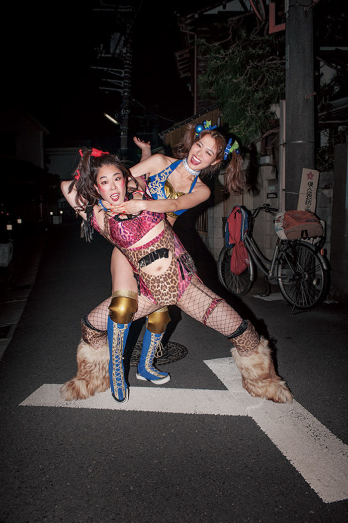 「だーりお」こと内田理央、女子プロレスラー姿でコブラツイスト披露の衝撃！ art170711_rio_2-700x1050