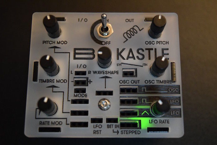 チェコのメーカー「BASTL INSTRUMENTS」のパッチング・ミニ・モジュラー・シンセ「KASTLE」のユニークなサウンド kaestle_4-700x468