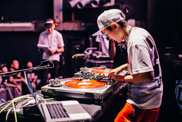 【レポート】DJ同士の熱き戦い＜DMC JAPAN FINAL＞。弱冠12歳、DJ RENAが優勝！ dmcjapan-1709064-700x467