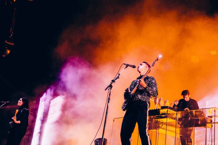 【フジロックフォトレポ】The xx、グリーン・ステージに響くサウンドとジェイミーのDJ thexx_17091412-700x467