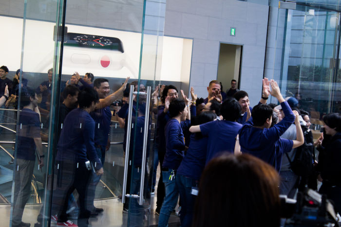 【フォトレポ】iPhone X発売！Apple Store都内3店舗で約2000人が行列！ technology171103_iphonex_5-700x467