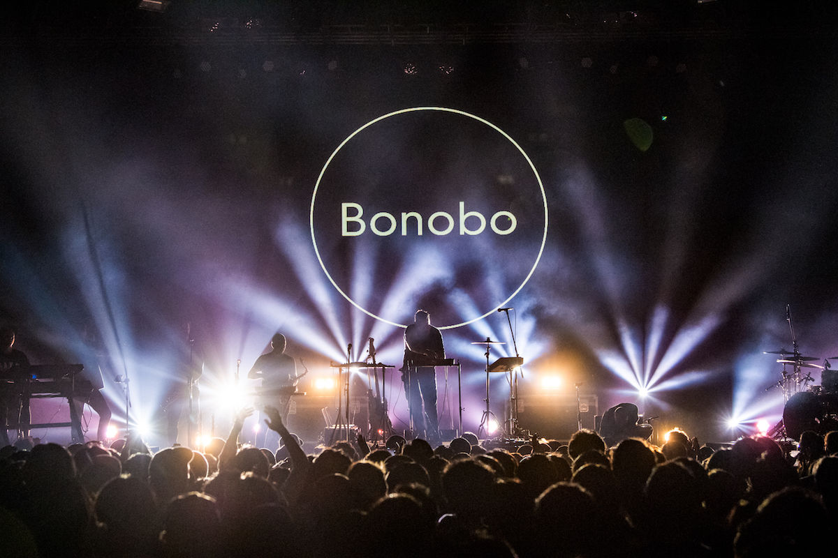 ボノボ、初バンドセットでの来日公演レポート到着！Spotifyでセトリプレイリストが公開！ music180216_bonobo_2-1200x800