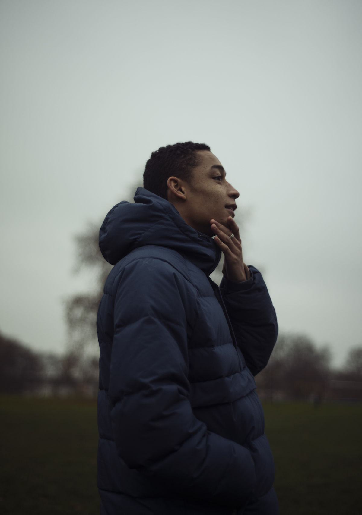 英ラッパーLoyle Carner待望の初来日公演が決定！Tom Mischらとともに新世代のメロウな新潮流をリードする彼の貴重な至近距離ライブを見逃すな！ music180309-loyle-carner-1-1200x1709