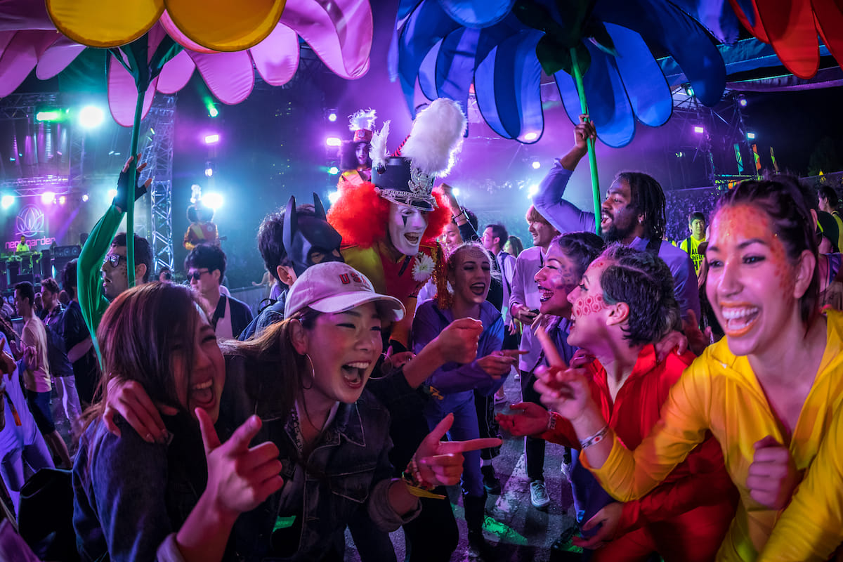 ＜EDC JAPAN 2018＞ファッションスナップ：ツインズコーデ、シースルー、花冠が人気！ fashion180514-electricdaisycarnival-japan-fashion_4-1200x800