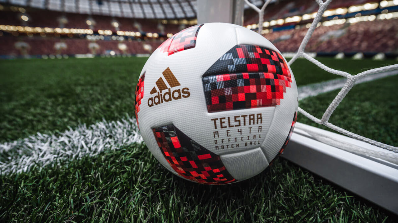 ワールドカップ決勝トーナメントからは赤い新ボール Adidas Telstar Meyta Qetic
