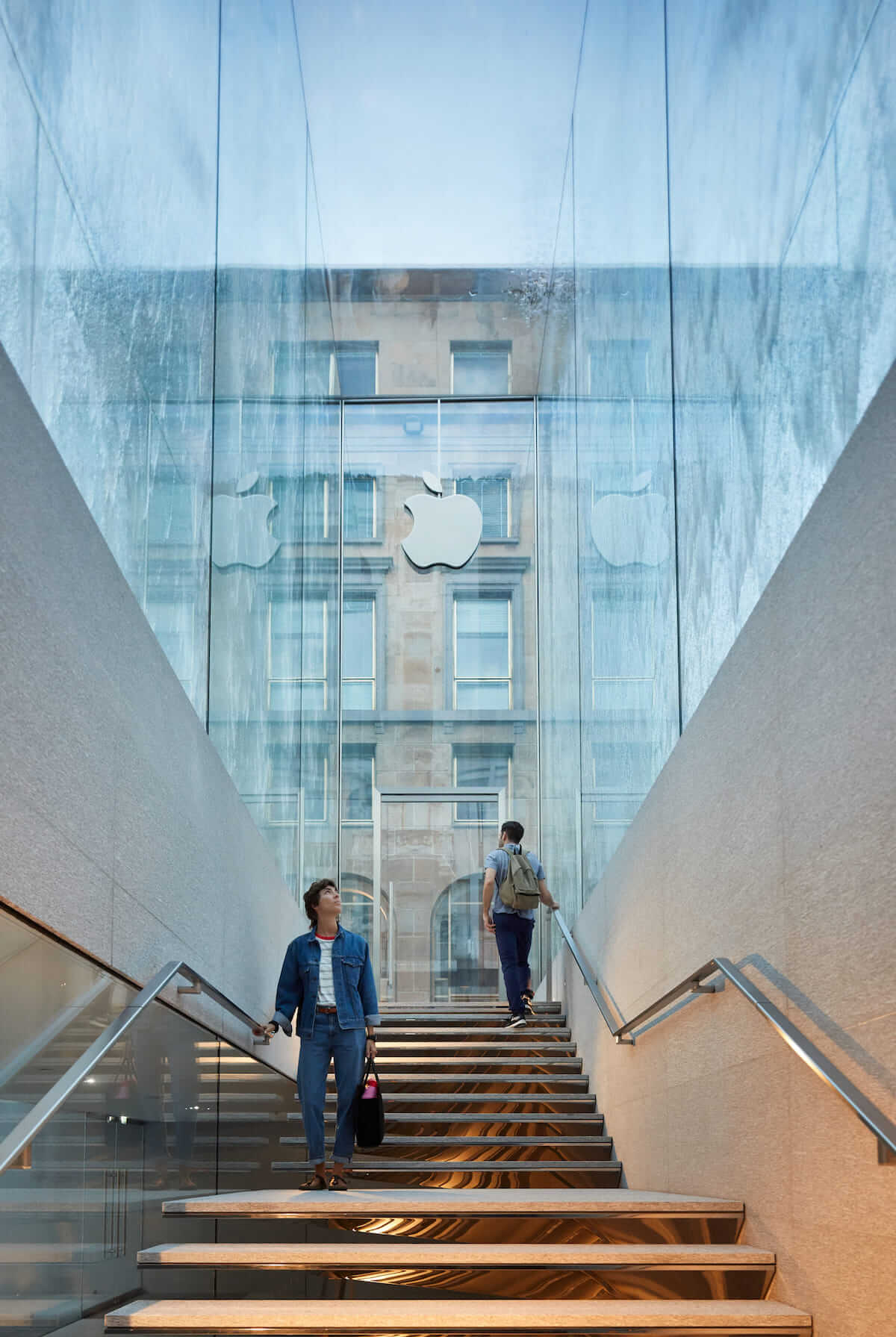 ミラノに美しすぎるApple Storeがオープン！ガラスの噴水、石と水の組み合わせがポイント technology180725_apple-piazza-liberty_4-1200x1791
