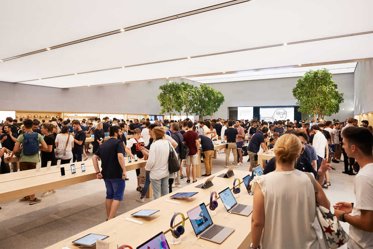 Apple Piazza Libertyオープン！オシャレな街ミラノに美しいApple Storeが誕生！ technology180730_apple-piazza-liberty_4-1200x800