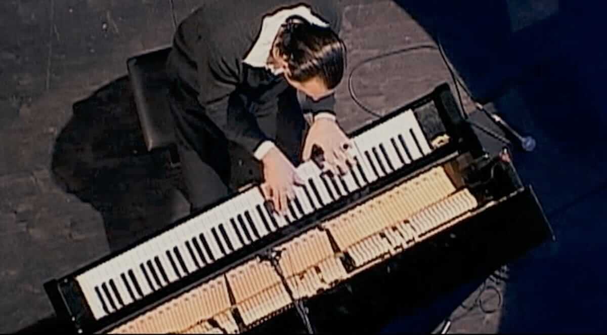 チリー・ゴンザレスのドキュメンタリー映画『黙ってピアノを弾いてくれ』のメインヴィジュアルと予告編が解禁 film180814-shutup-3-1200x662