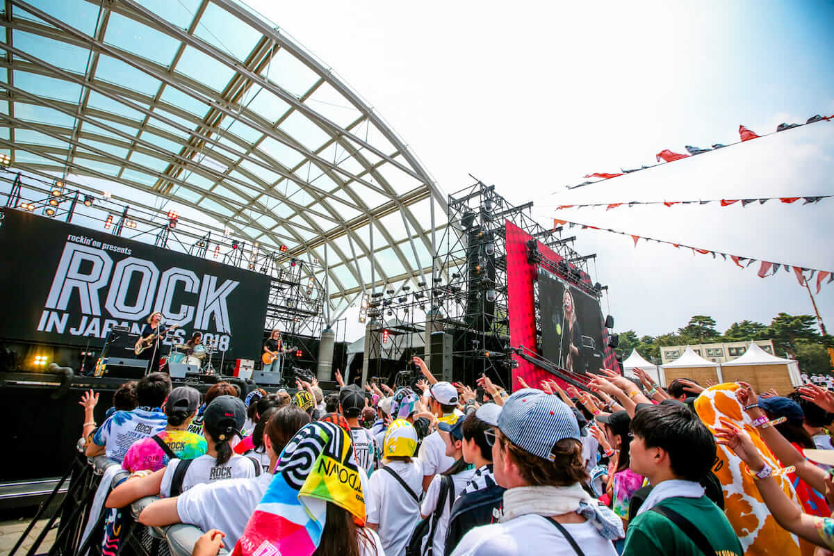 Qetic×yonige全フェス追っかけライブレポ＆インタビュー｜ROCK IN JAPAN FESTIVAL／RISING SUN ROCK FESTIVAL編 music180821_yonige_04-1200x800