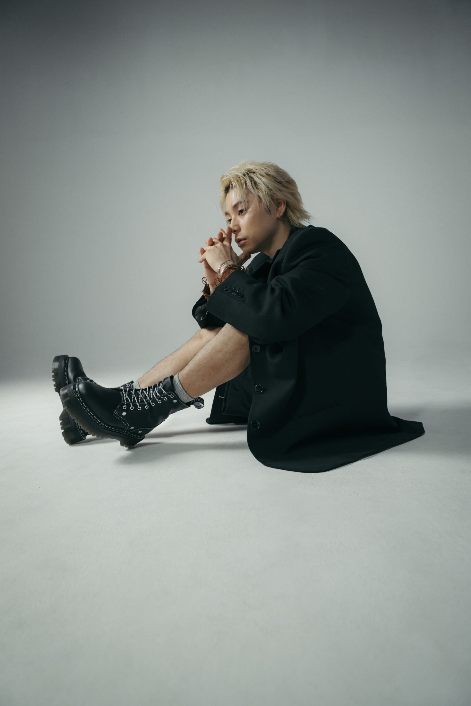 〈Dr. Martens〉2026年春夏コレクションのビジュアルに村上虹郎が登場 sub2-20-1920x2880